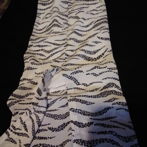 Kensie Sz Sm Zebra Print Back Split Maxi Skirt - Picture 7 of 7
